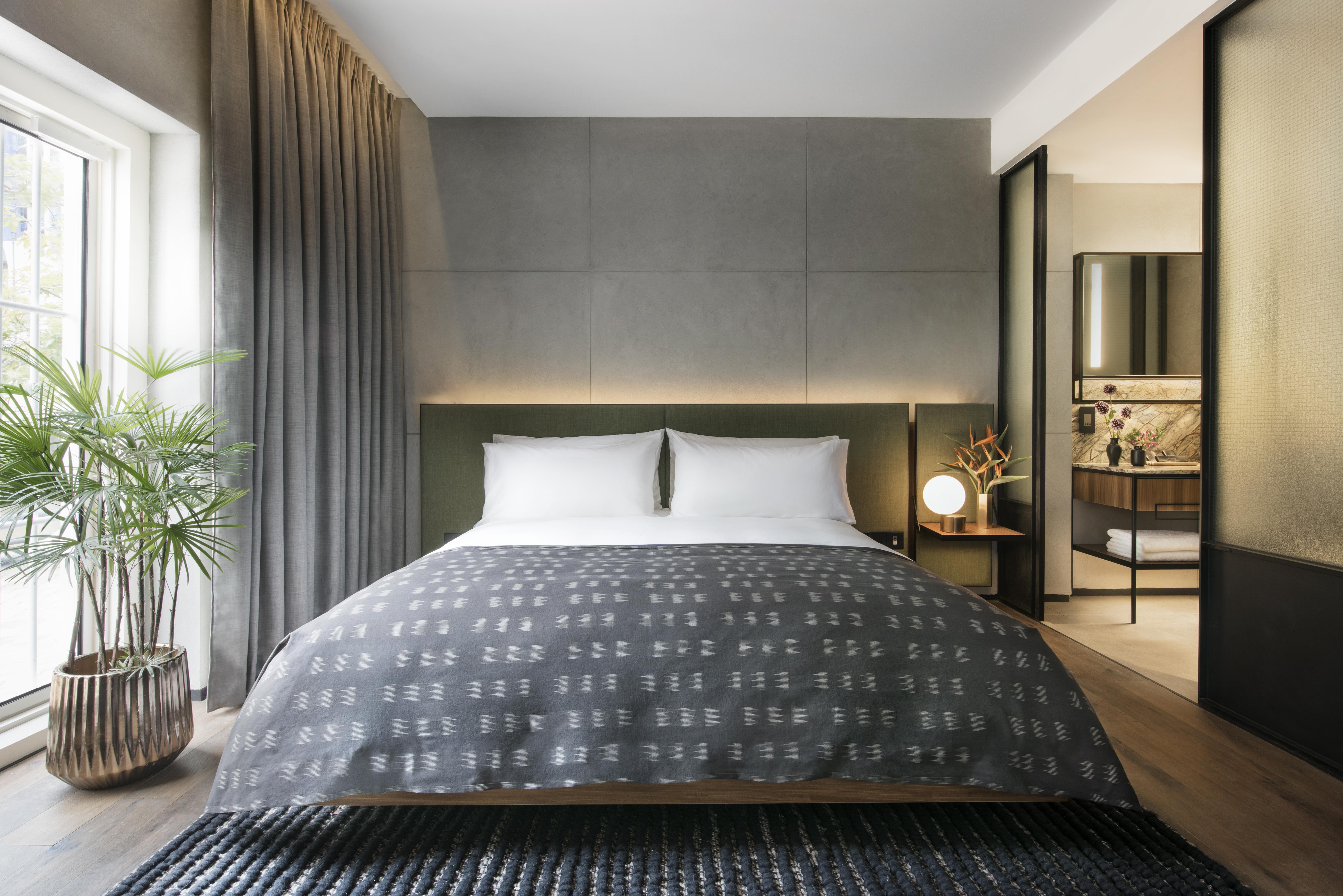The Warehouse Khách sạn 4*
