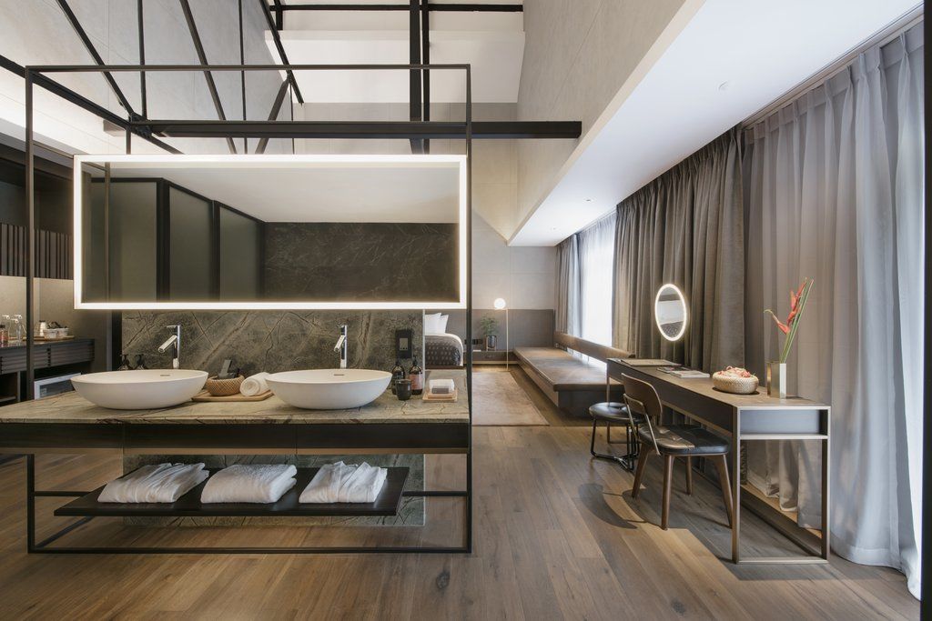 Khách sạn The Warehouse 4*
