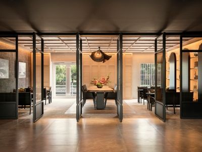 Khách sạn The Warehouse 4*